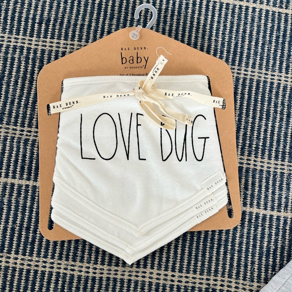 Set of 3 bibs never been worn